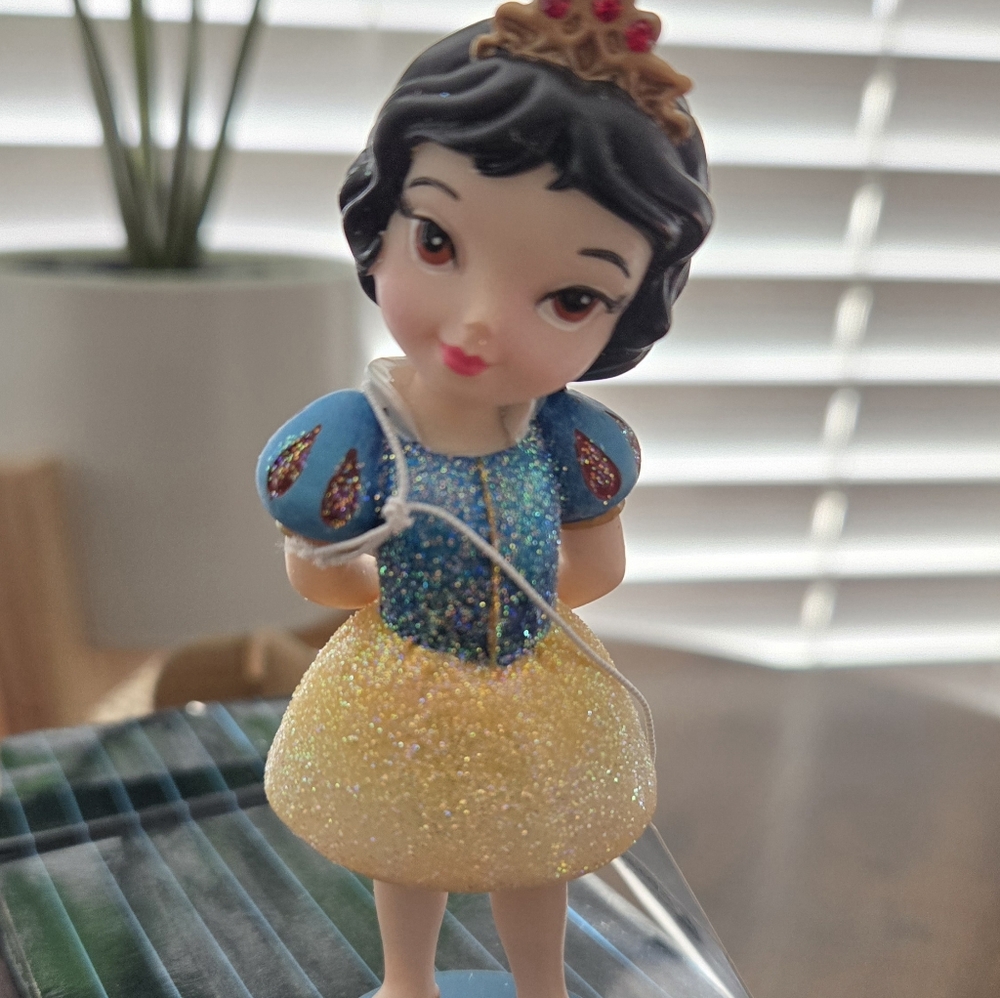 NIB DISNEY SHOWCASE COLLECTION ENESCO Snow White FIGURINE #4039624 Figure